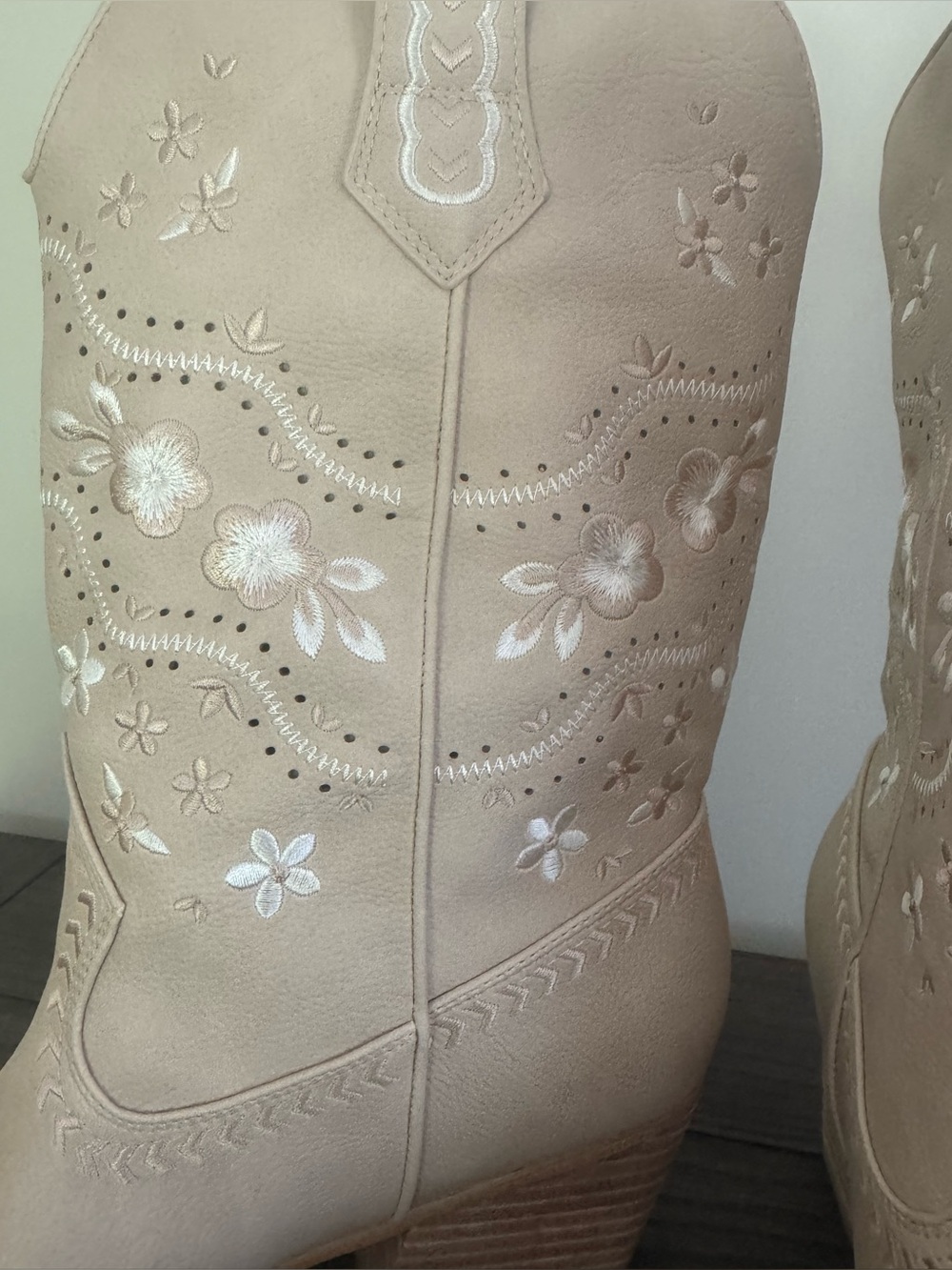 Dolce Vita Cream Anita Floral Embroidered Heeled Western Boots Size 9.5 - Picture 9 of 12